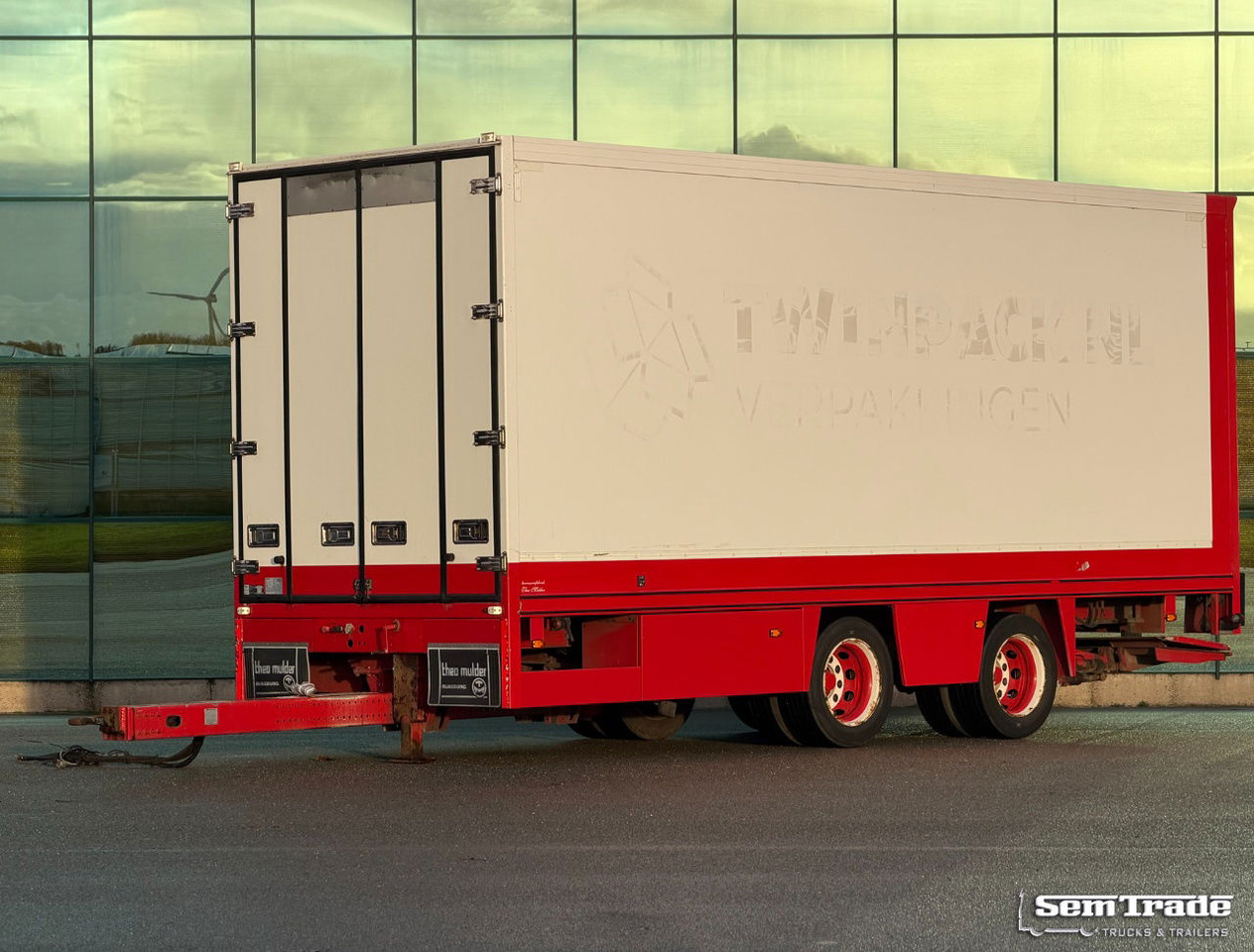 Trias 812-190 Theo Mulder Isolated BOX Disc Brakes Tail Lift - Remorque fourgon: photos 1 Trias 812-190 Theo Mulder Isolated BOX Disc Brakes Tail Lift - Remorque fourgon: photos 1