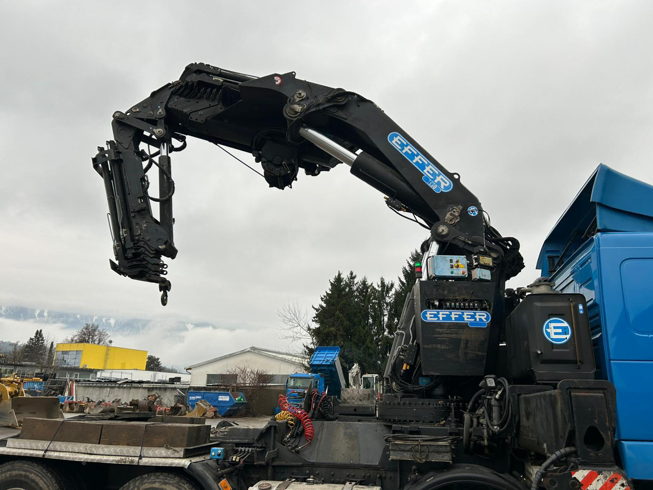 Grue auxiliaire Volvo 520 FH + Effer 1550/8S: photos 6
