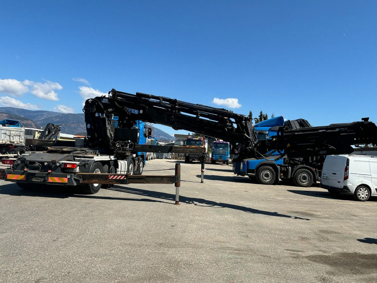 Volvo 520 FH + Effer 1550/8S - Grue auxiliaire: photos 3 Volvo 520 FH + Effer 1550/8S - Grue auxiliaire: photos 3