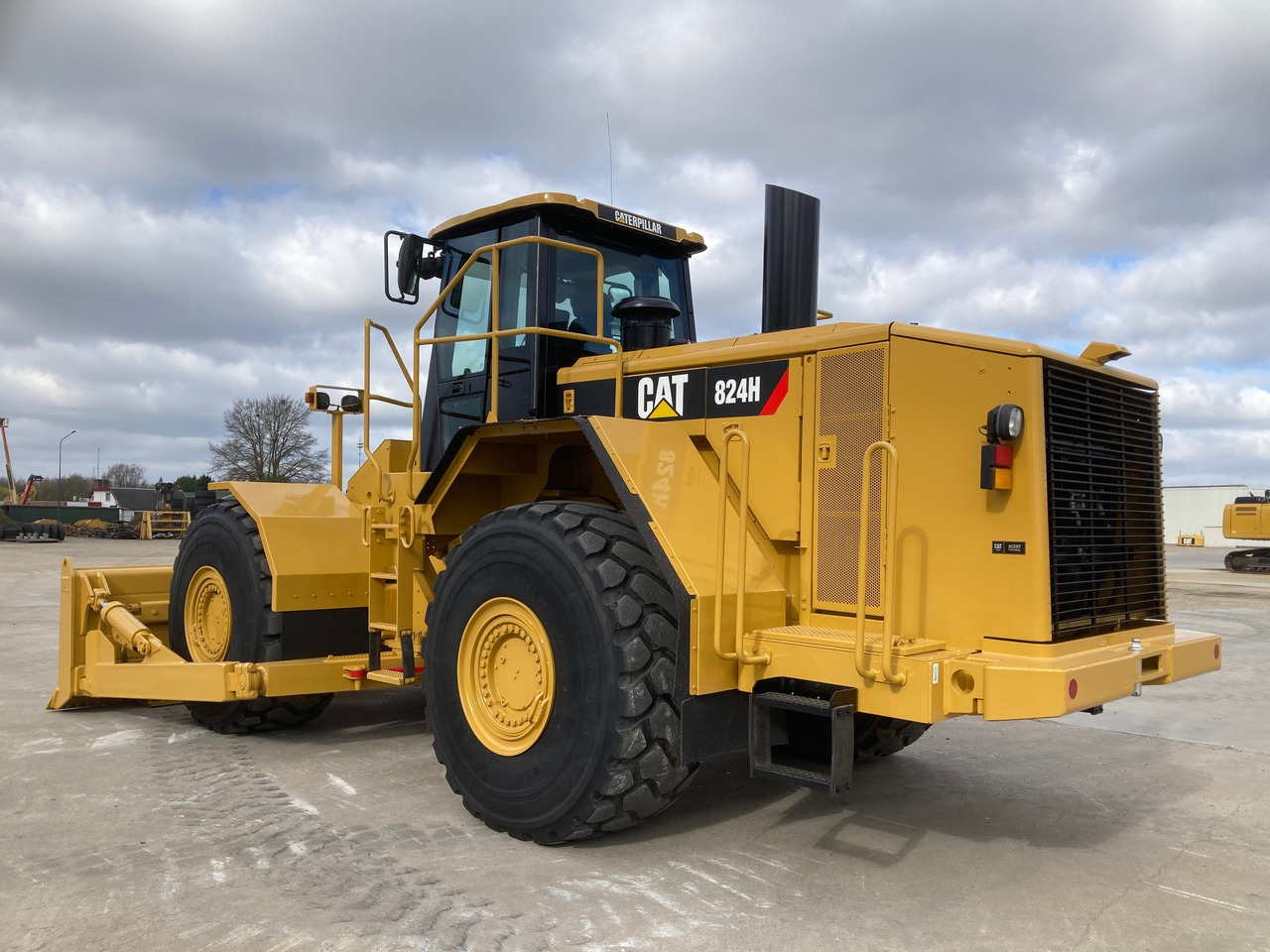 CATERPILLAR 824H - Bulldozer: photos 1 CATERPILLAR 824H - Bulldozer: photos 1