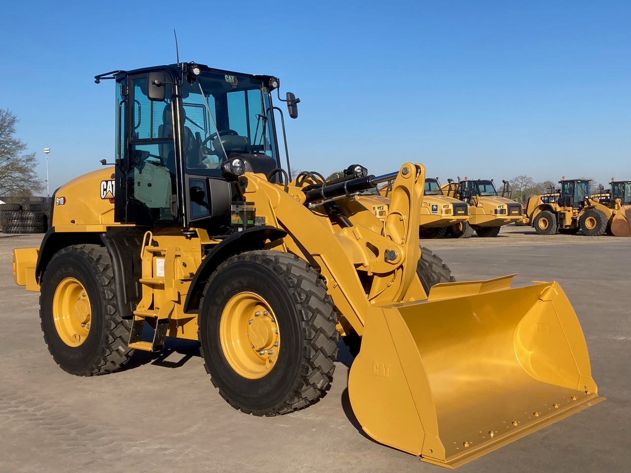CATERPILLAR 910 - Chargeuse sur pneus: photos 4 CATERPILLAR 910 - Chargeuse sur pneus: photos 4