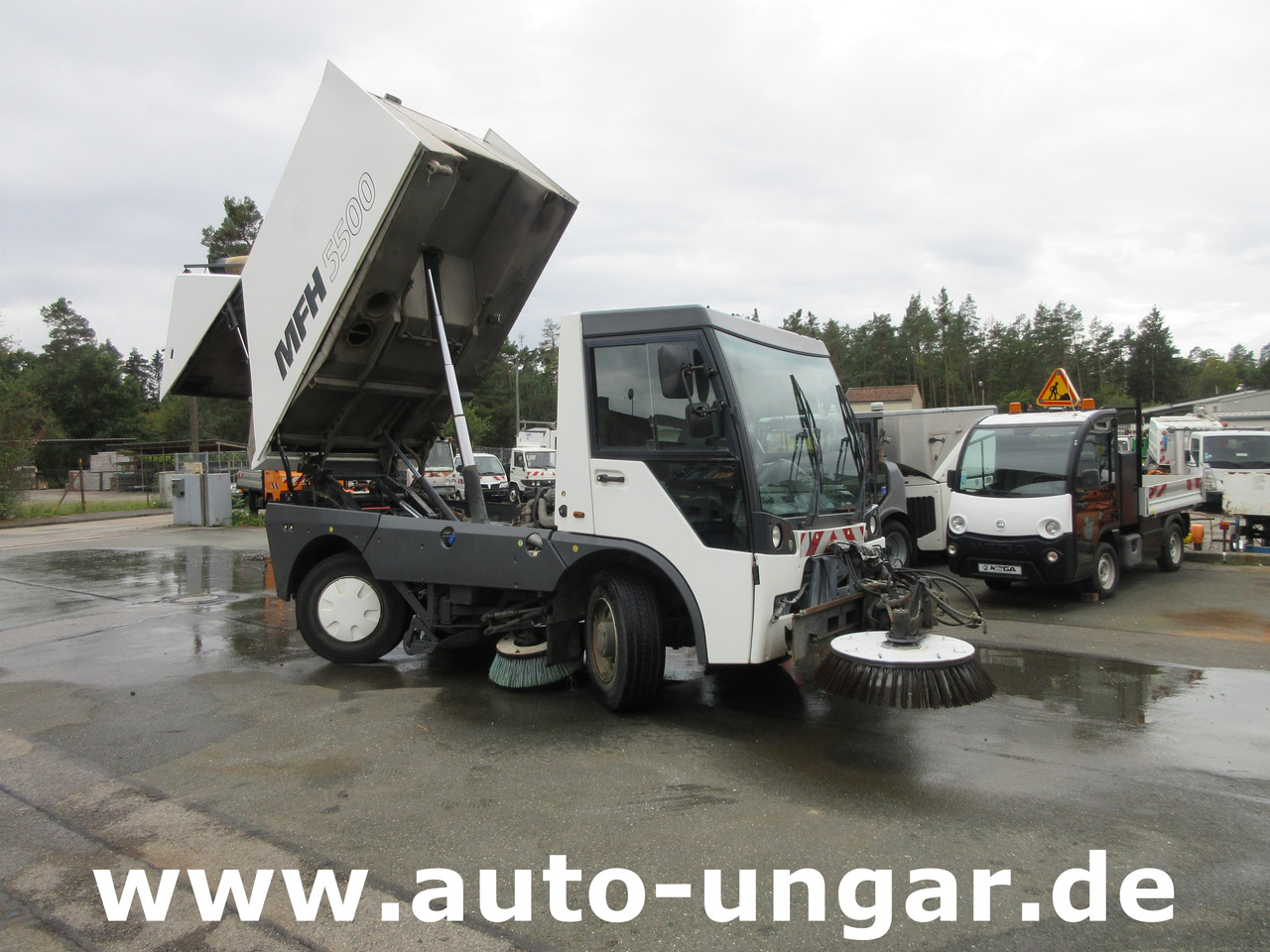 Aebi MFH 5500 Baujahr 2012 Euro 5 Kehrmaschine mit Hochentleerung - Balayeuse de voirie: photos 1 Aebi MFH 5500 Baujahr 2012 Euro 5 Kehrmaschine mit Hochentleerung - Balayeuse de voirie: photos 1