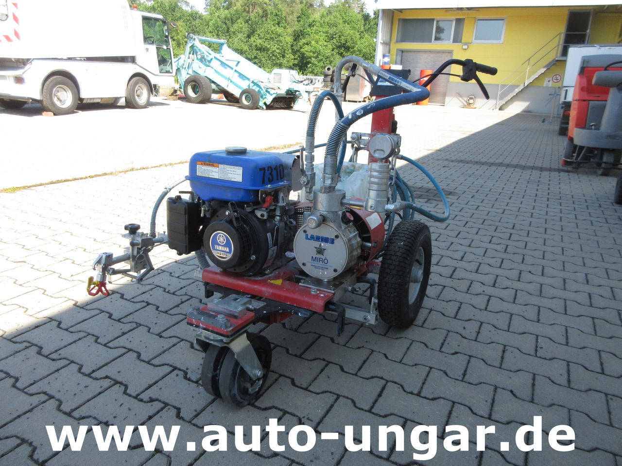 Larius Miro Liner Plus Airless Roadmarking Markiermaschine Bj. 2017 Graco - Engins de chantier: photos 1 Larius Miro Liner Plus Airless Roadmarking Markiermaschine Bj. 2017 Graco - Engins de chantier: photos 1