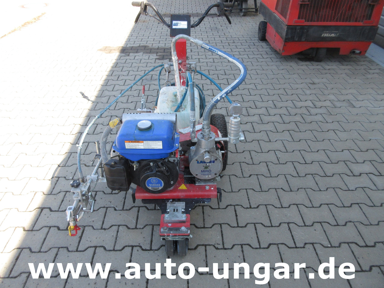 Larius Miro Liner Plus Airless Roadmarking Markiermaschine Bj. 2017 Graco - Engins de chantier: photos 2 Larius Miro Liner Plus Airless Roadmarking Markiermaschine Bj. 2017 Graco - Engins de chantier: photos 2