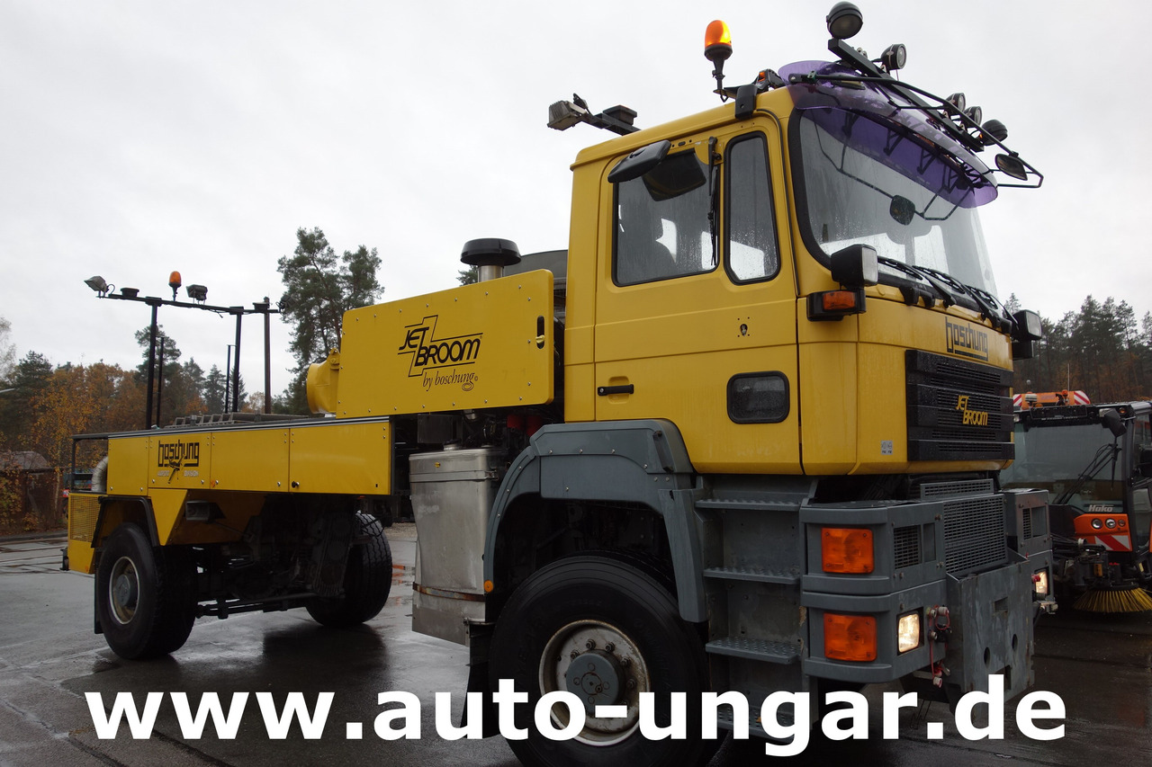 MAN Boschung BJB 8000 Speed Broom 4x4 Offroad Trial Flughafen - Équipement aéroportuaire, Équipement aéroportuaire: photos 1 MAN Boschung BJB 8000 Speed Broom 4x4 Offroad Trial Flughafen - Équipement aéroportuaire, Équipement aéroportuaire: photos 1