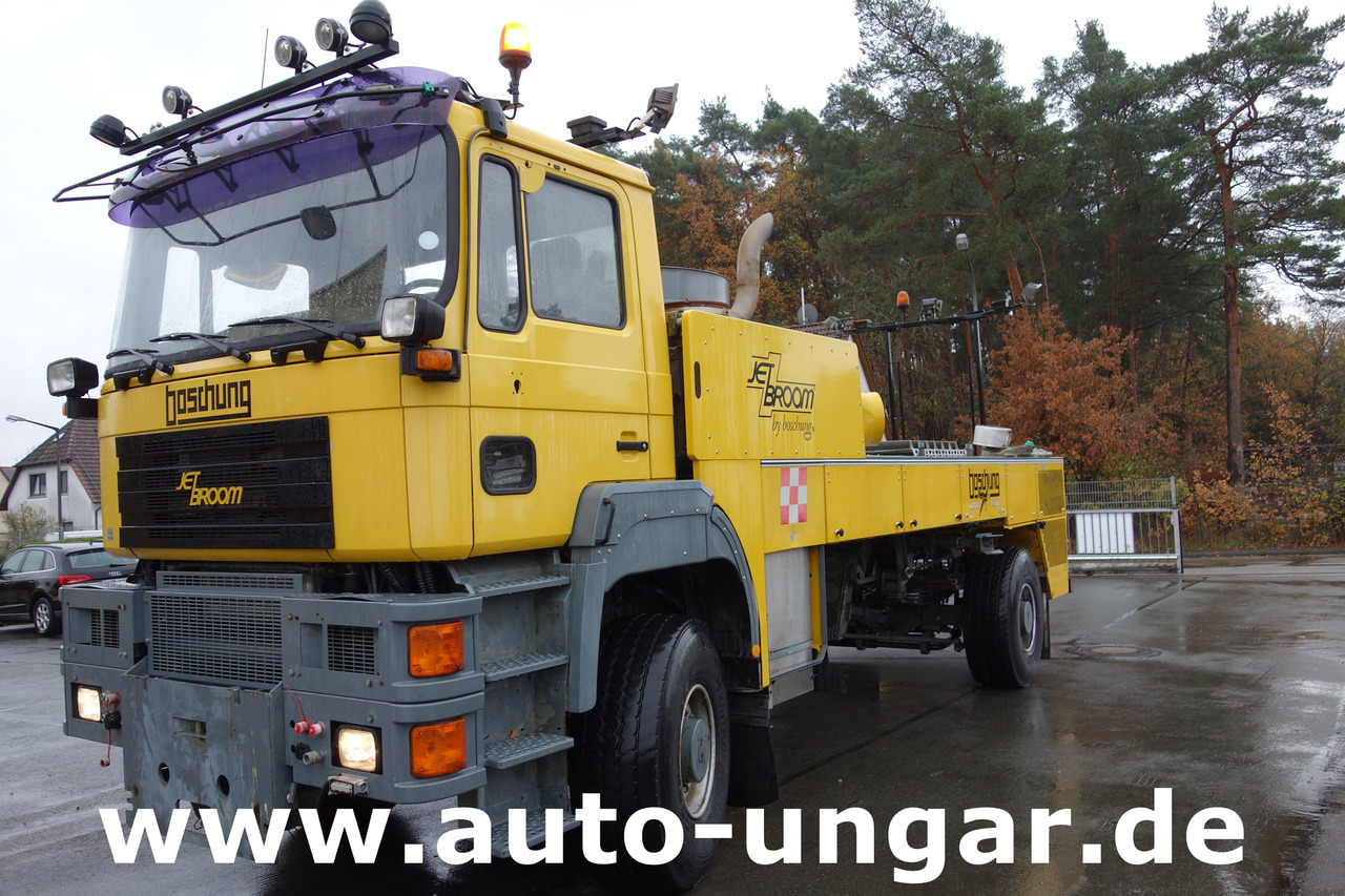MAN Boschung BJB 8000 Speed Broom 4x4 Offroad Trial Flughafen - Équipement aéroportuaire, Équipement aéroportuaire: photos 3 MAN Boschung BJB 8000 Speed Broom 4x4 Offroad Trial Flughafen - Équipement aéroportuaire, Équipement aéroportuaire: photos 3