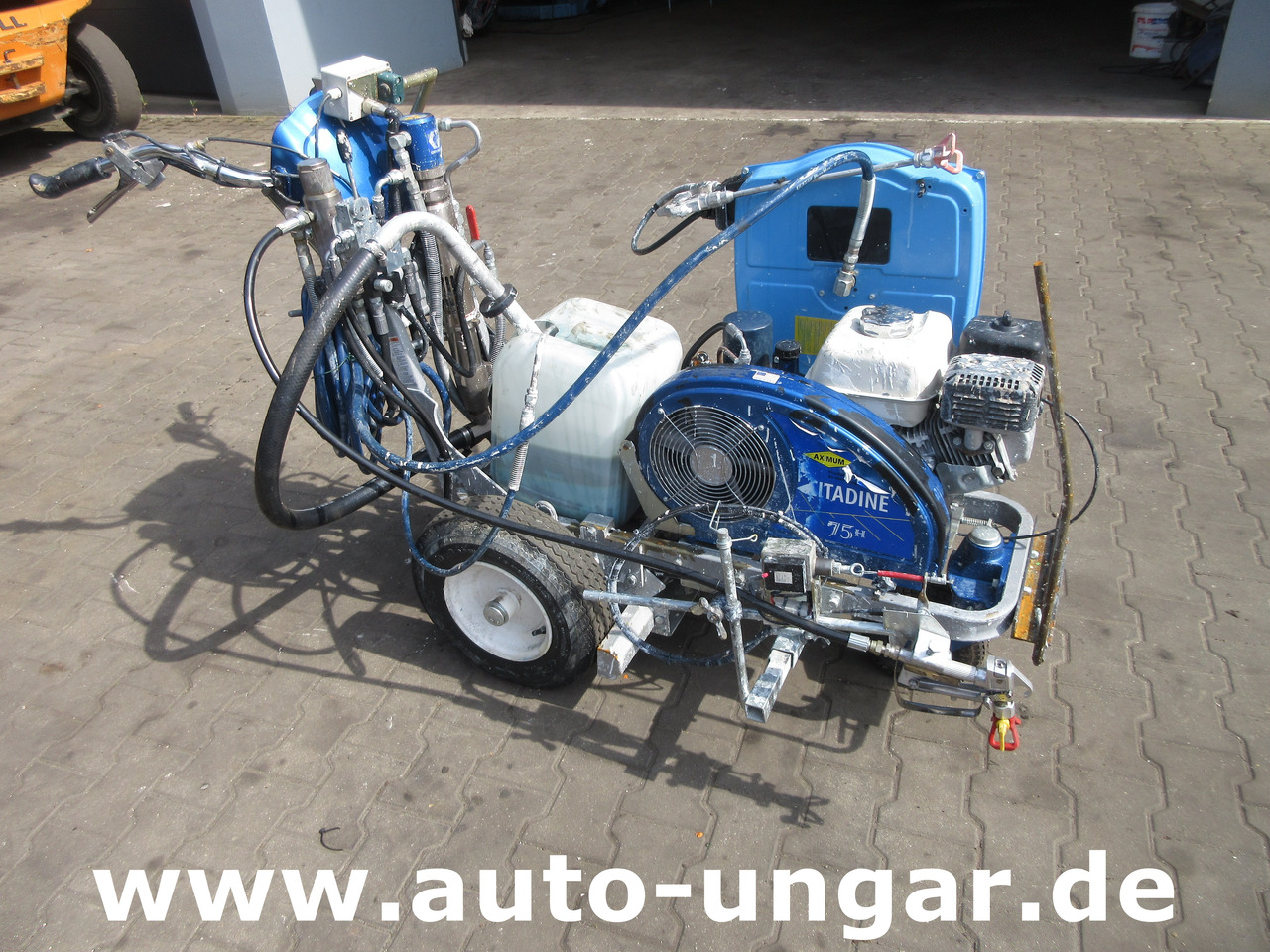 Graco 200 HS Aximum Citadine 75H Bj 13 Airless Roadmarking Striper Markiermaschine - Travaux routiers: photos 1 Graco 200 HS Aximum Citadine 75H Bj 13 Airless Roadmarking Striper Markiermaschine - Travaux routiers: photos 1