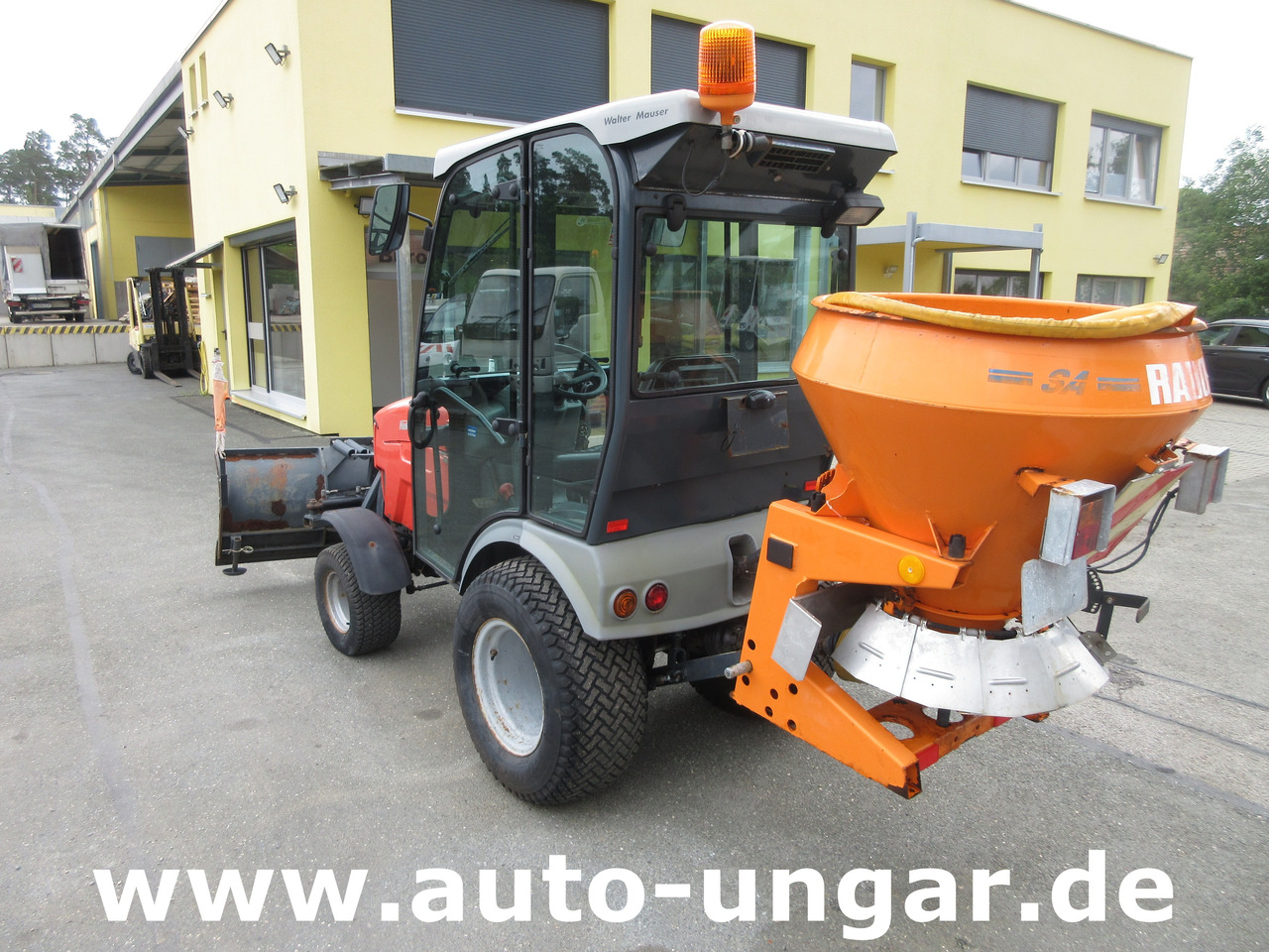 HAKO Hakotrac 2650 DA Winterdienst Schneepflug & Streuer 4x4 Zapfwelle Hydraulik - Tracteur communal: photos 5 HAKO Hakotrac 2650 DA Winterdienst Schneepflug & Streuer 4x4 Zapfwelle Hydraulik - Tracteur communal: photos 5