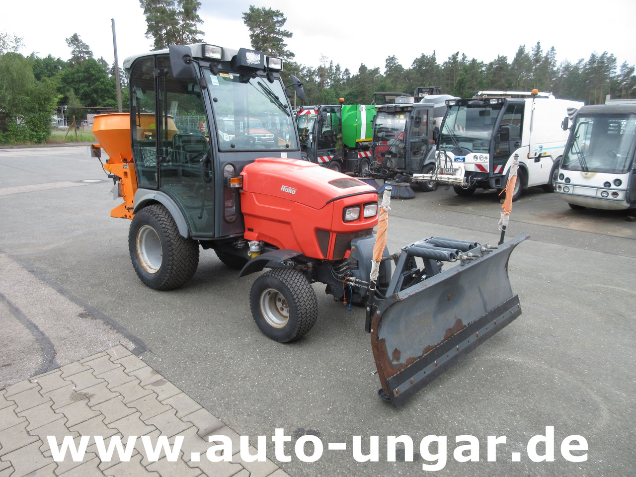 HAKO Hakotrac 2650 DA Winterdienst Schneepflug & Streuer 4x4 Zapfwelle Hydraulik - Tracteur communal: photos 2 HAKO Hakotrac 2650 DA Winterdienst Schneepflug & Streuer 4x4 Zapfwelle Hydraulik - Tracteur communal: photos 2