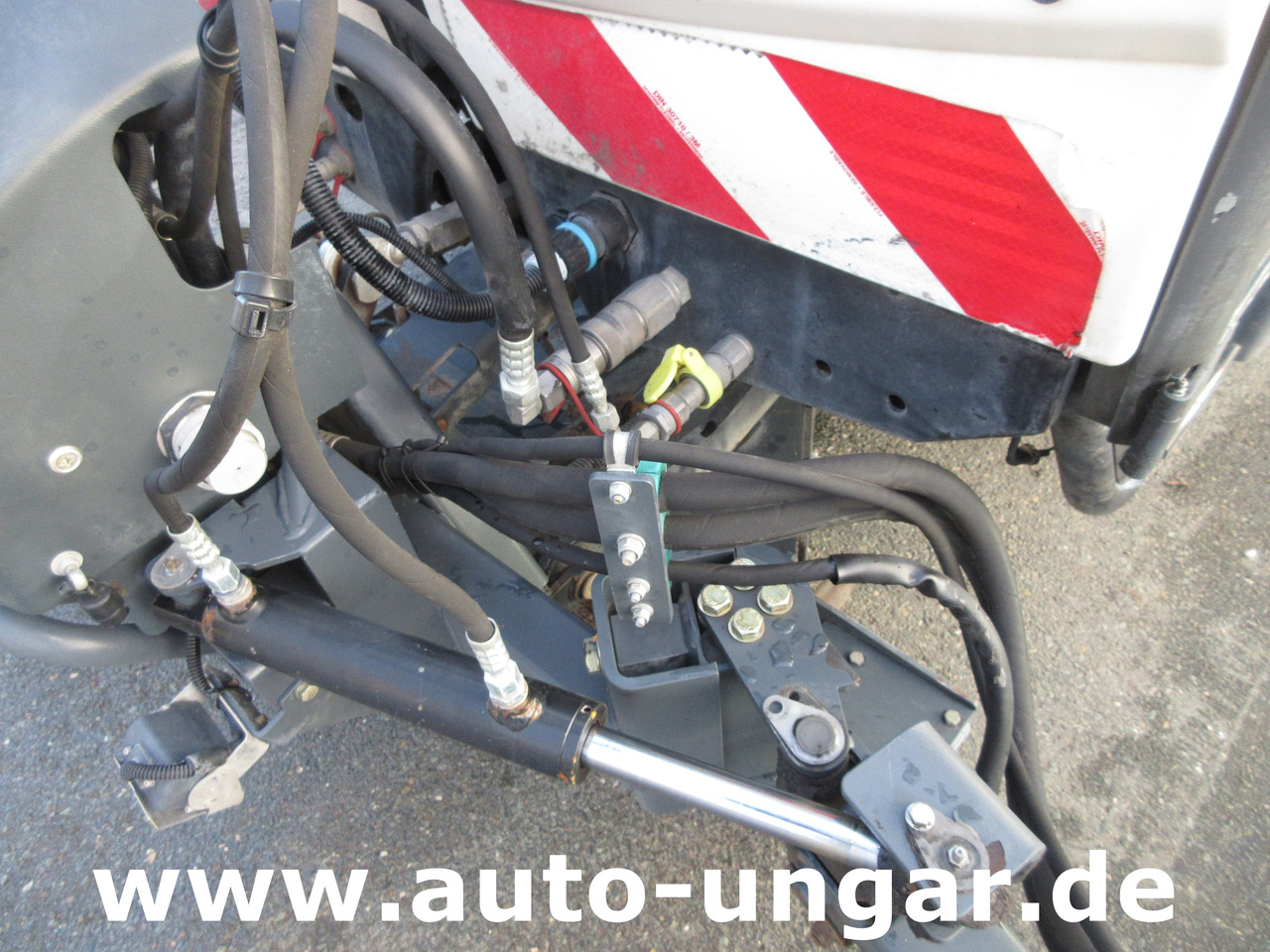 Balayeuse de voirie Hako CityMaster CM2000 2 Besen Baujahr 2015 Kehrmaschine 4-Rad-Lenkung: photos 5 Balayeuse de voirie Hako CityMaster CM2000 2 Besen Baujahr 2015 Kehrmaschine 4-Rad-Lenkung: photos 5