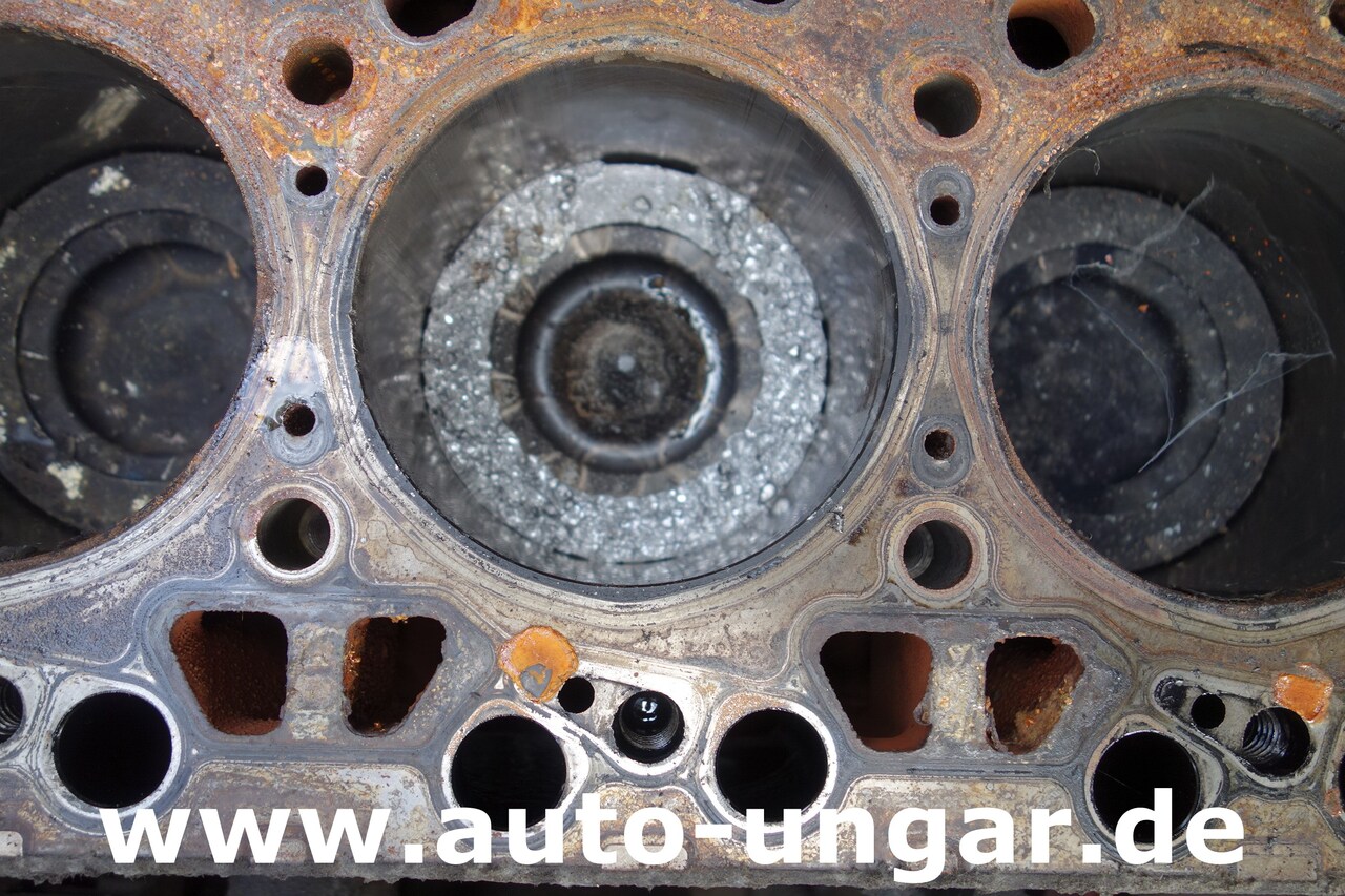 Balayeuse de voirie Ravo C540 / 530 Kehrmaschine - Kärcher - Heckabsaugung - Motorschaden: photos 24 Balayeuse de voirie Ravo C540 / 530 Kehrmaschine - Kärcher - Heckabsaugung - Motorschaden: photos 24