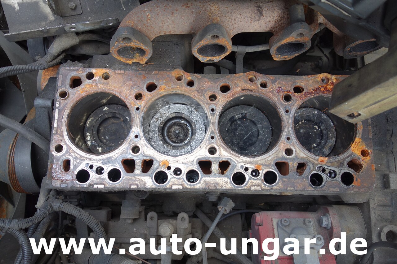 Balayeuse de voirie Ravo C540 / 530 Kehrmaschine - Kärcher - Heckabsaugung - Motorschaden: photos 23 Balayeuse de voirie Ravo C540 / 530 Kehrmaschine - Kärcher - Heckabsaugung - Motorschaden: photos 23