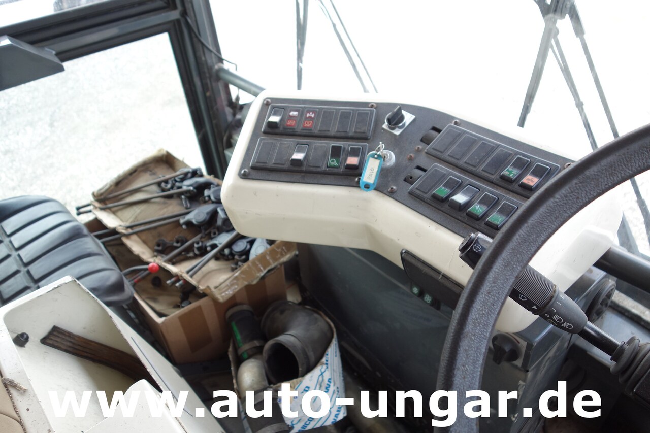 Balayeuse de voirie Ravo C540 / 530 Kehrmaschine - Kärcher - Heckabsaugung - Motorschaden: photos 17 Balayeuse de voirie Ravo C540 / 530 Kehrmaschine - Kärcher - Heckabsaugung - Motorschaden: photos 17