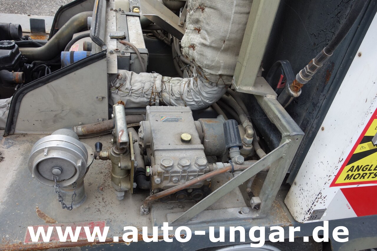 Balayeuse de voirie Ravo C540 / 530 Kehrmaschine - Kärcher - Heckabsaugung - Motorschaden: photos 15 Balayeuse de voirie Ravo C540 / 530 Kehrmaschine - Kärcher - Heckabsaugung - Motorschaden: photos 15