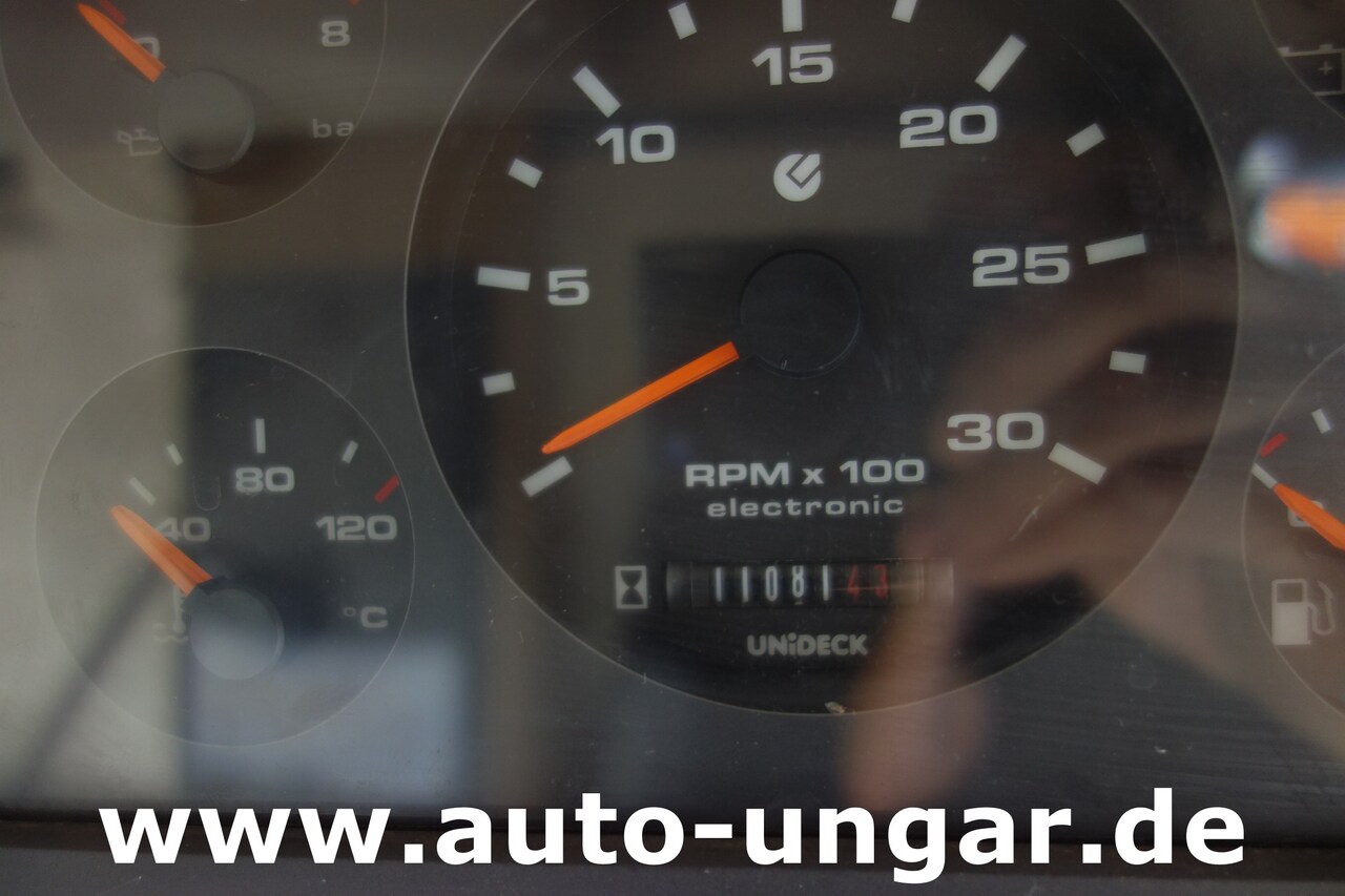 Balayeuse de voirie Ravo C540 / 530 Kehrmaschine - Kärcher - Heckabsaugung - Motorschaden: photos 18 Balayeuse de voirie Ravo C540 / 530 Kehrmaschine - Kärcher - Heckabsaugung - Motorschaden: photos 18