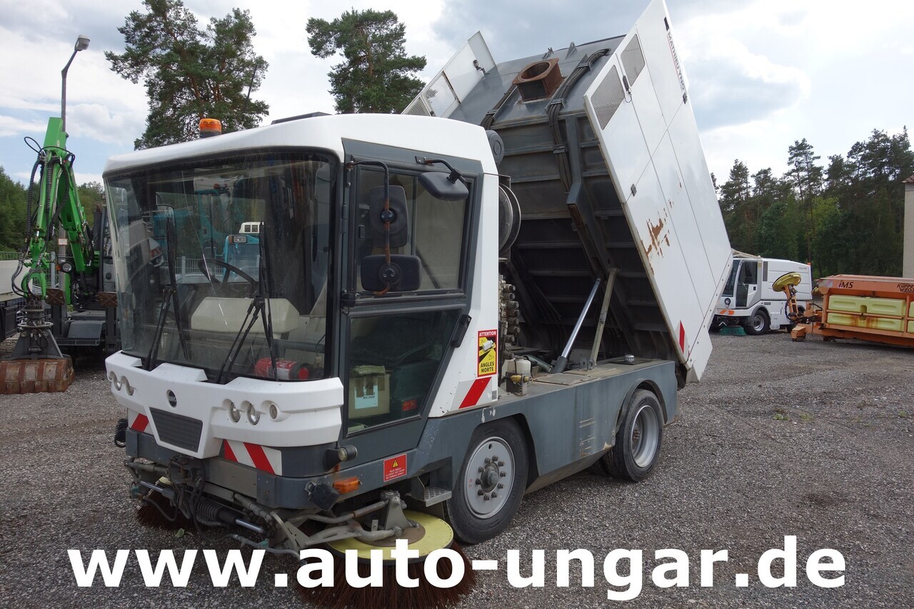 Ravo C540 / 530 Kehrmaschine - Kärcher - Heckabsaugung - Motorschaden - Balayeuse de voirie: photos 1 Ravo C540 / 530 Kehrmaschine - Kärcher - Heckabsaugung - Motorschaden - Balayeuse de voirie: photos 1