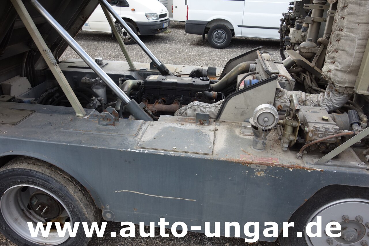 Balayeuse de voirie Ravo C540 / 530 Kehrmaschine - Kärcher - Heckabsaugung - Motorschaden: photos 6 Balayeuse de voirie Ravo C540 / 530 Kehrmaschine - Kärcher - Heckabsaugung - Motorschaden: photos 6