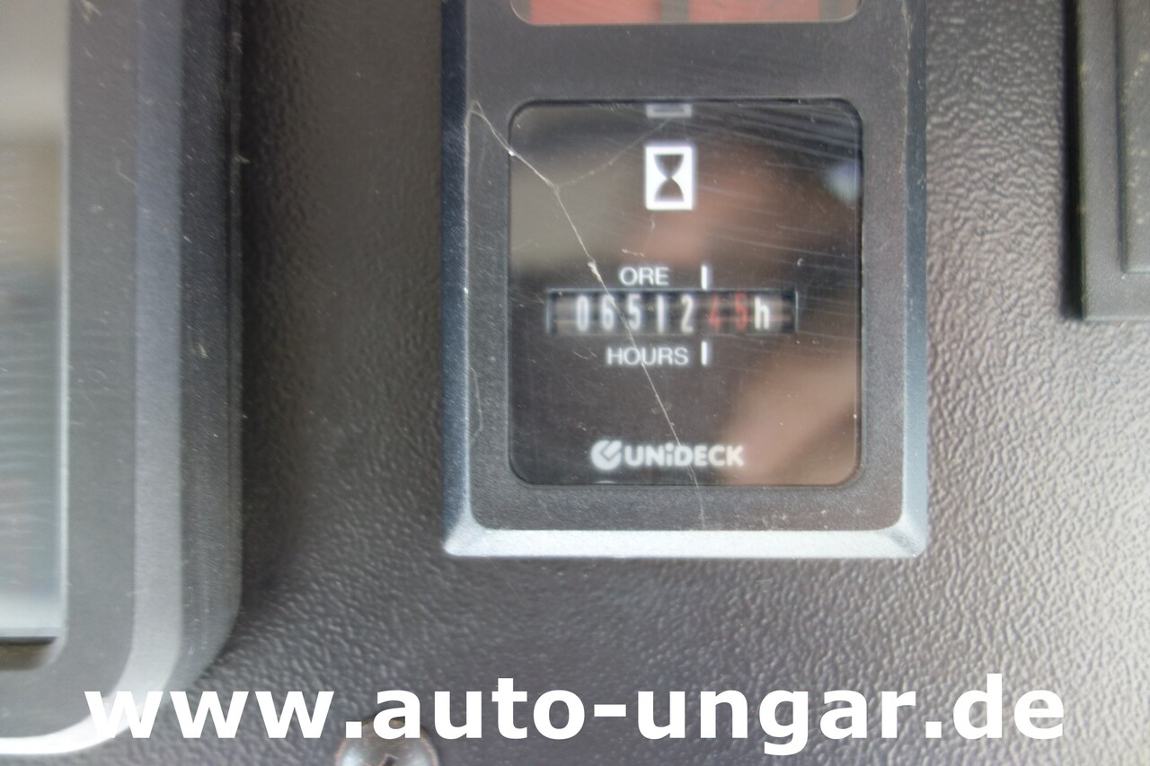 Balayeuse de voirie Ravo C540 / 530 Kehrmaschine - Kärcher - Heckabsaugung - Motorschaden: photos 19 Balayeuse de voirie Ravo C540 / 530 Kehrmaschine - Kärcher - Heckabsaugung - Motorschaden: photos 19