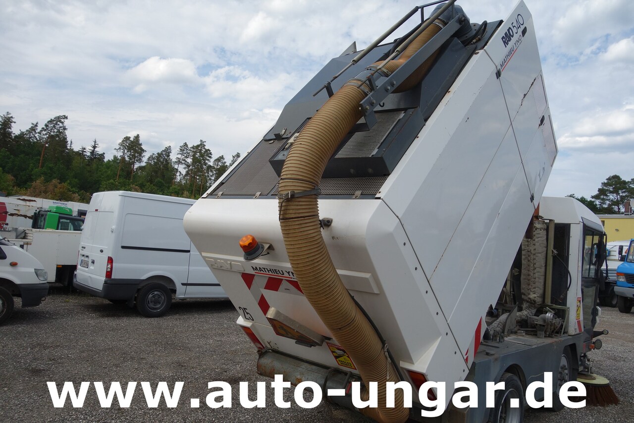 Balayeuse de voirie Ravo C540 / 530 Kehrmaschine - Kärcher - Heckabsaugung - Motorschaden: photos 13 Balayeuse de voirie Ravo C540 / 530 Kehrmaschine - Kärcher - Heckabsaugung - Motorschaden: photos 13