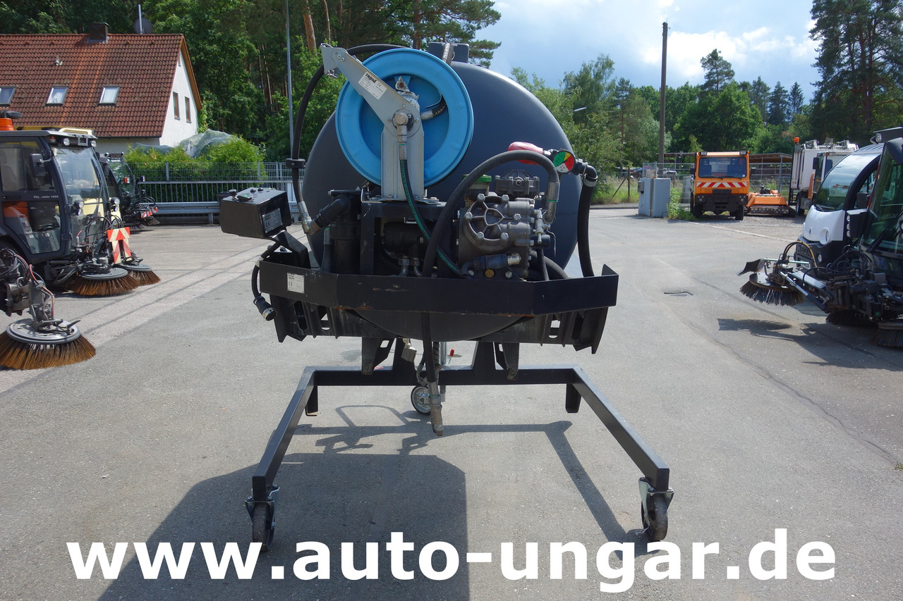 NILFISK CR3500 Wasserfass mit Pumpe + Schlauchhaspel Schmidt Multigo Schwemmaufbau - Véhicule de voirie/ Spécial: photos 2 NILFISK CR3500 Wasserfass mit Pumpe + Schlauchhaspel Schmidt Multigo Schwemmaufbau - Véhicule de voirie/ Spécial: photos 2