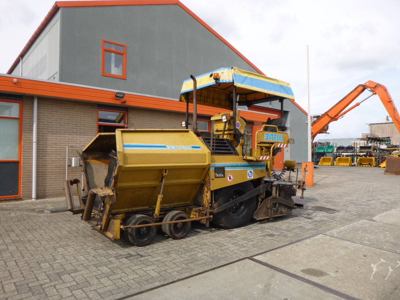 CATERPILLAR BB730 - Finisseur: photos 1 CATERPILLAR BB730 - Finisseur: photos 1