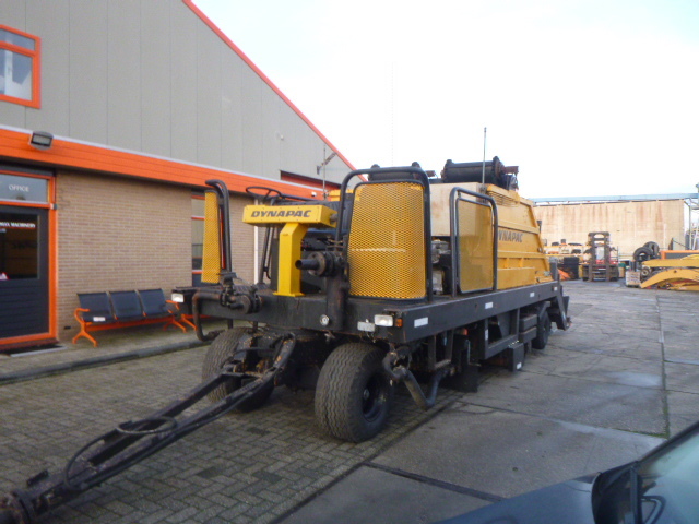 DYNAPAC HR21 Chip Spreader - Travaux routiers: photos 4 DYNAPAC HR21 Chip Spreader - Travaux routiers: photos 4