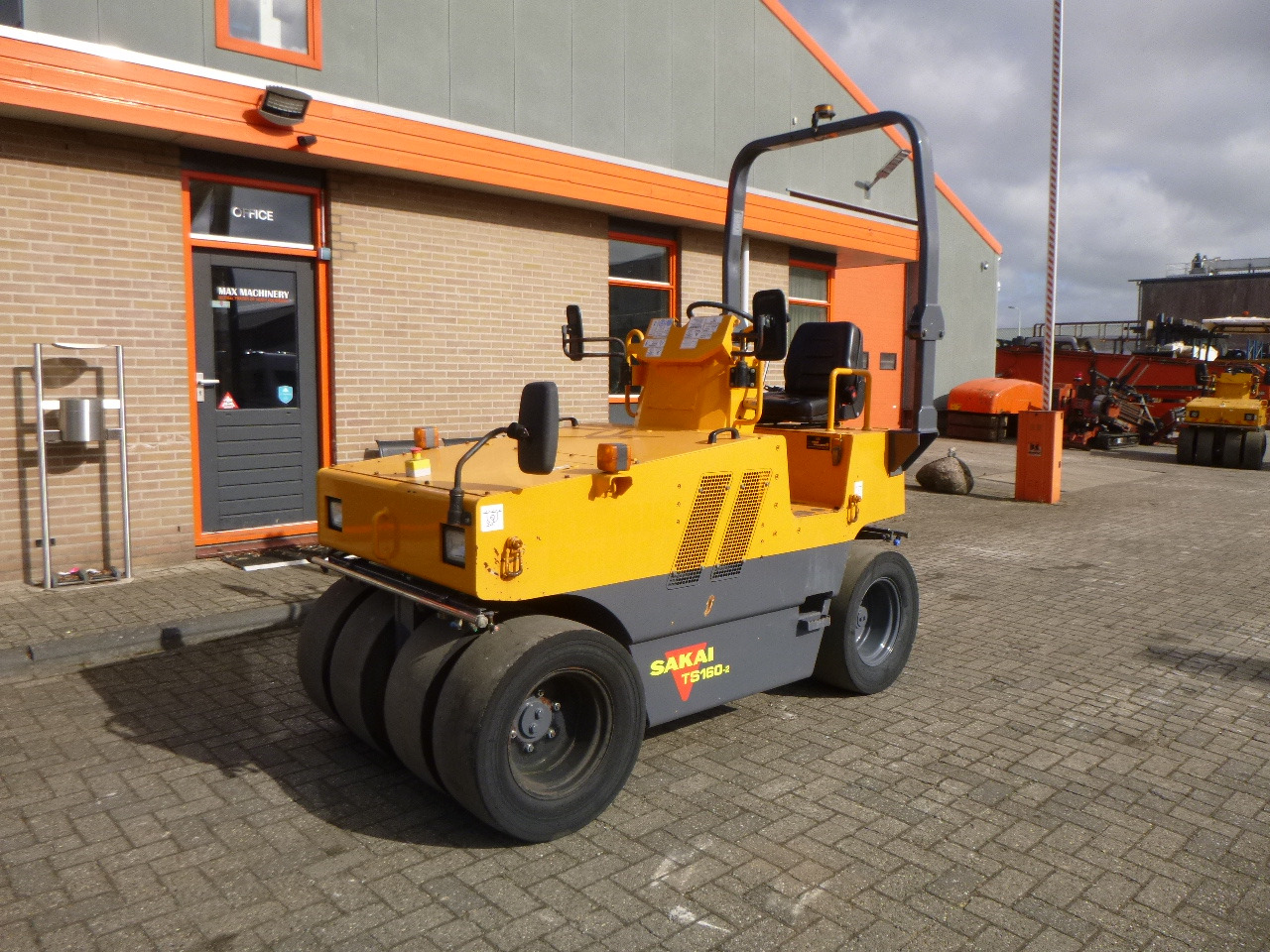 SAKAI TS160-2 - Compacteur à pneus: photos 2 SAKAI TS160-2 - Compacteur à pneus: photos 2