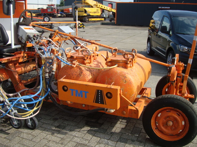 Travaux routiers TMT Cold paint road marker: photos 6