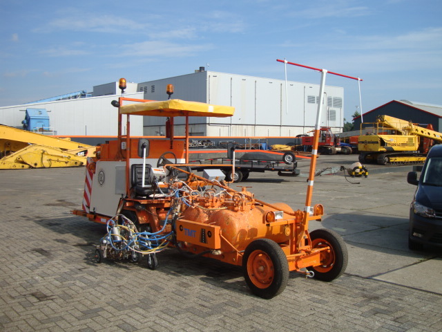 Travaux routiers TMT Cold paint road marker: photos 5