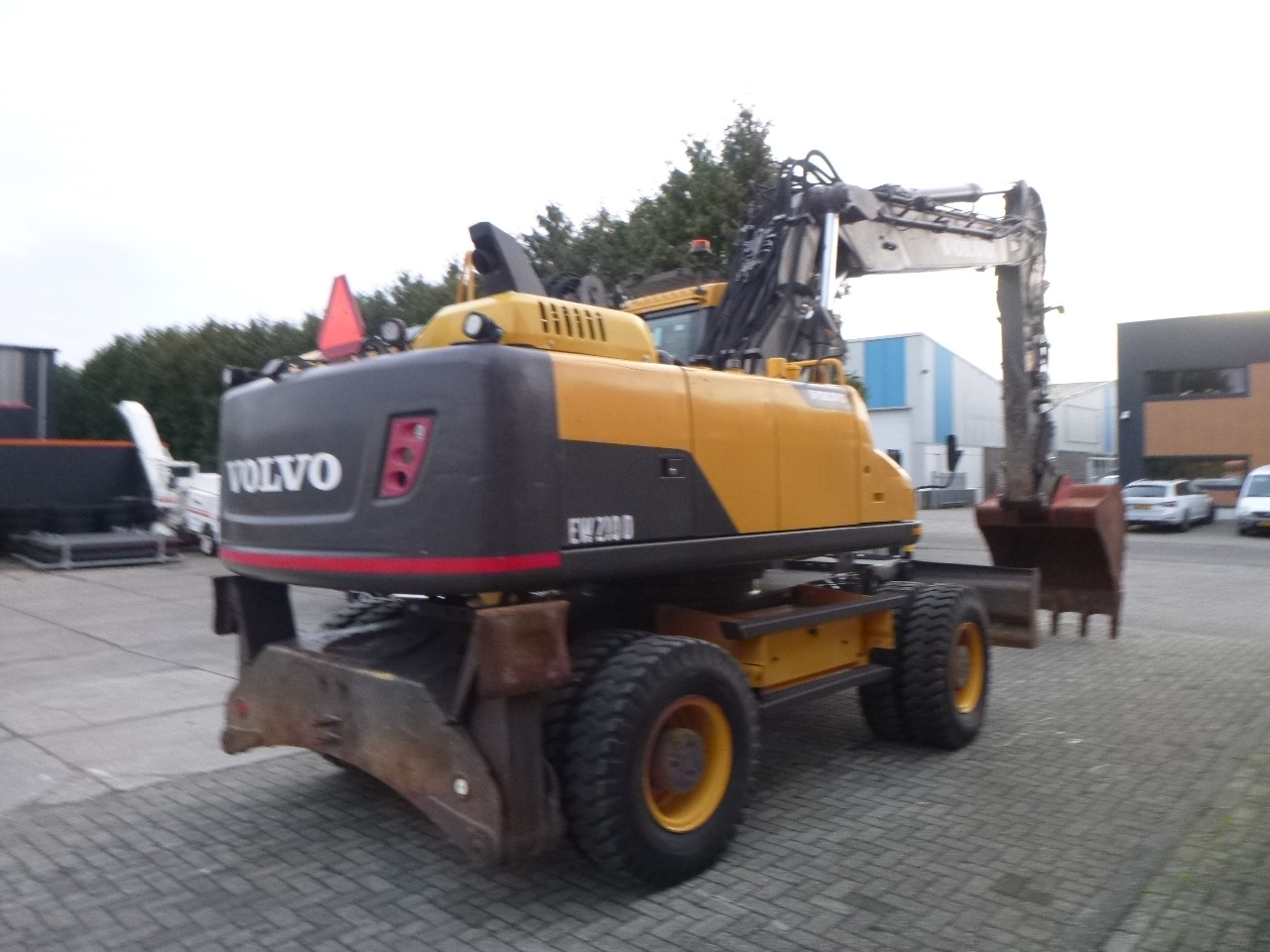 VOLVO EW210D - Pelle sur pneus: photos 4 VOLVO EW210D - Pelle sur pneus: photos 4
