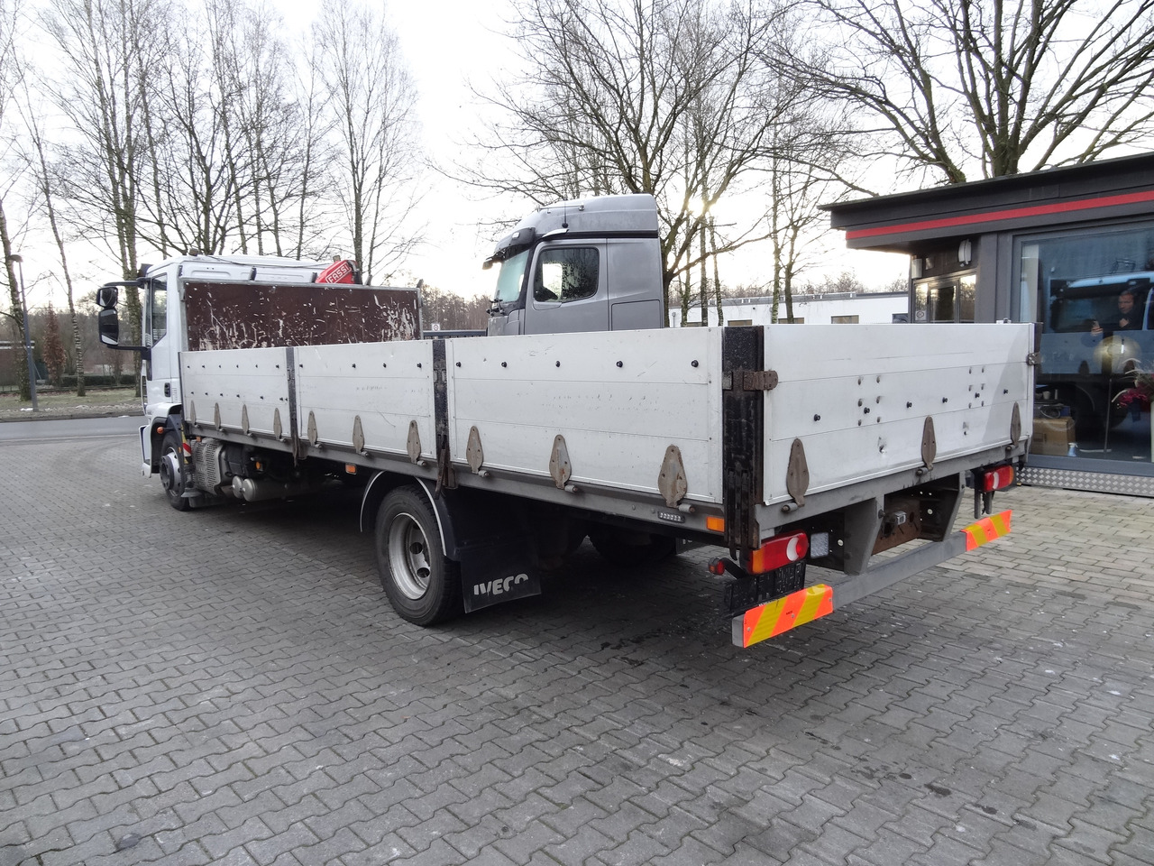 Camion plateau, Camion grue Iveco EuroCargo 120E25 Fassi F38: photos 9