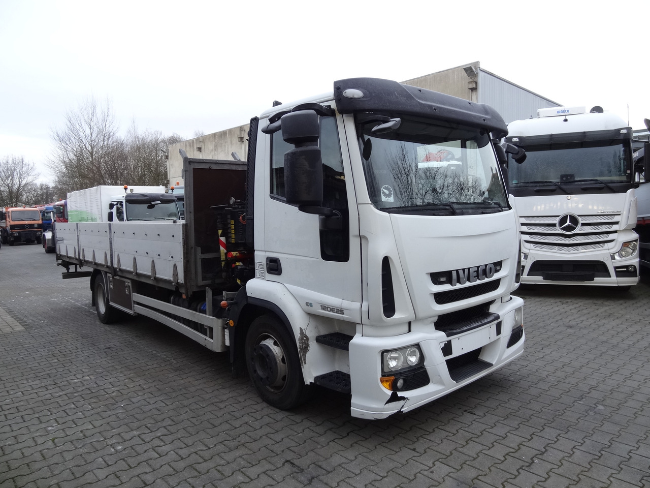 Camion plateau, Camion grue Iveco EuroCargo 120E25 Fassi F38: photos 8