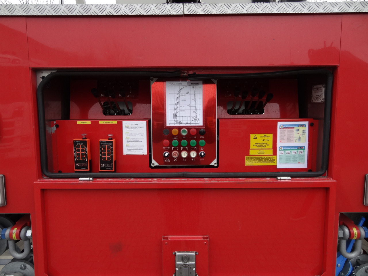 MAN FE 410 6X6 Feuerwehr Vema Lift 32 Meter - Camion avec nacelle: photos 3 MAN FE 410 6X6 Feuerwehr Vema Lift 32 Meter - Camion avec nacelle: photos 3