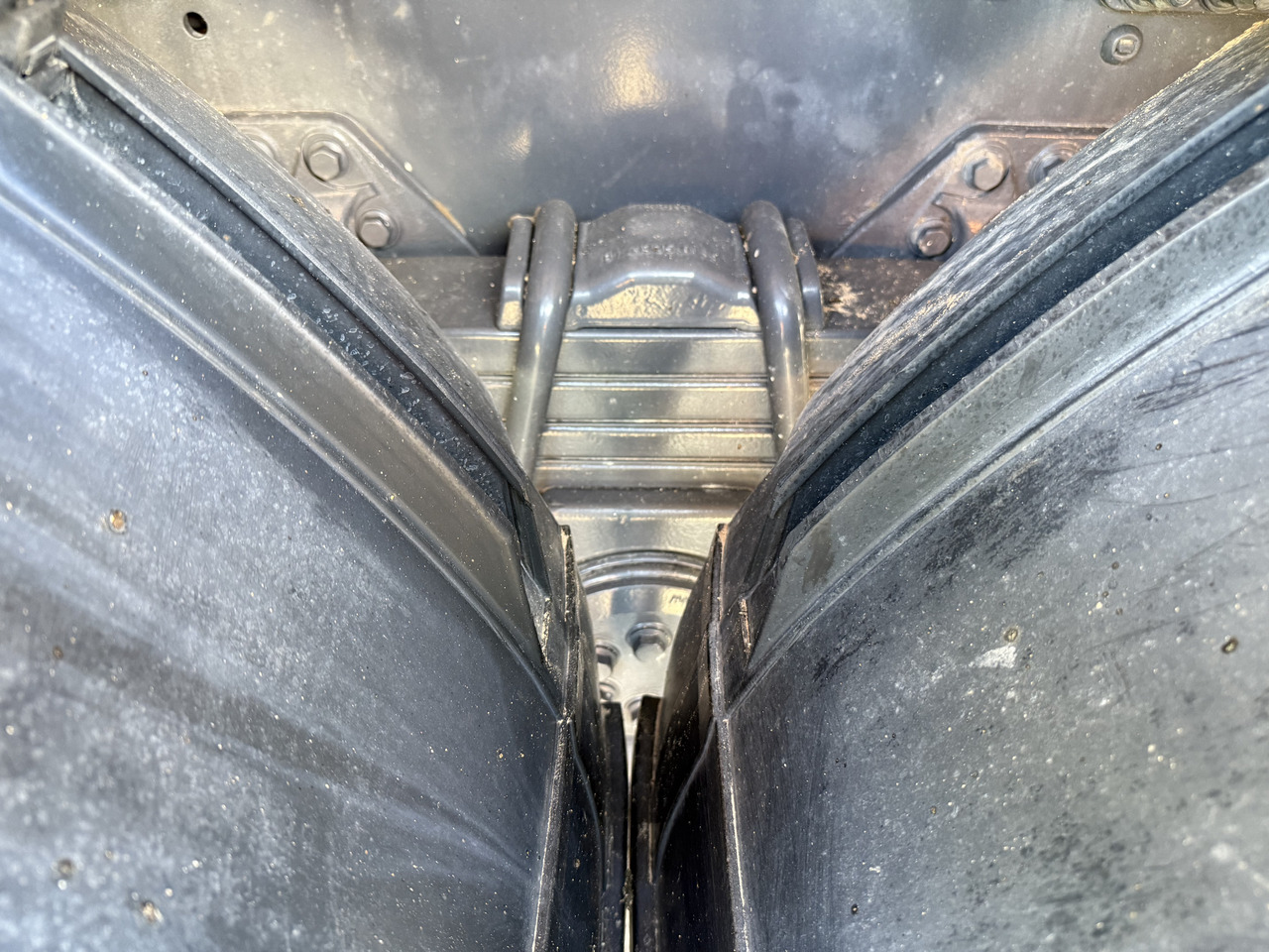 MAN TGS 41.500 8X6 BB Meiller - Camion benne: photos 3 MAN TGS 41.500 8X6 BB Meiller - Camion benne: photos 3