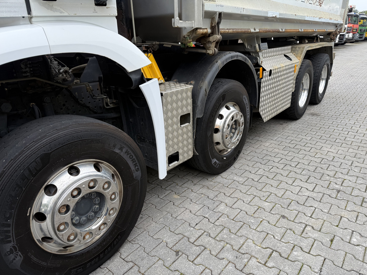 Mercedes-Benz Arocs 3245 K 8X4 - Camion benne: photos 4 Mercedes-Benz Arocs 3245 K 8X4 - Camion benne: photos 4