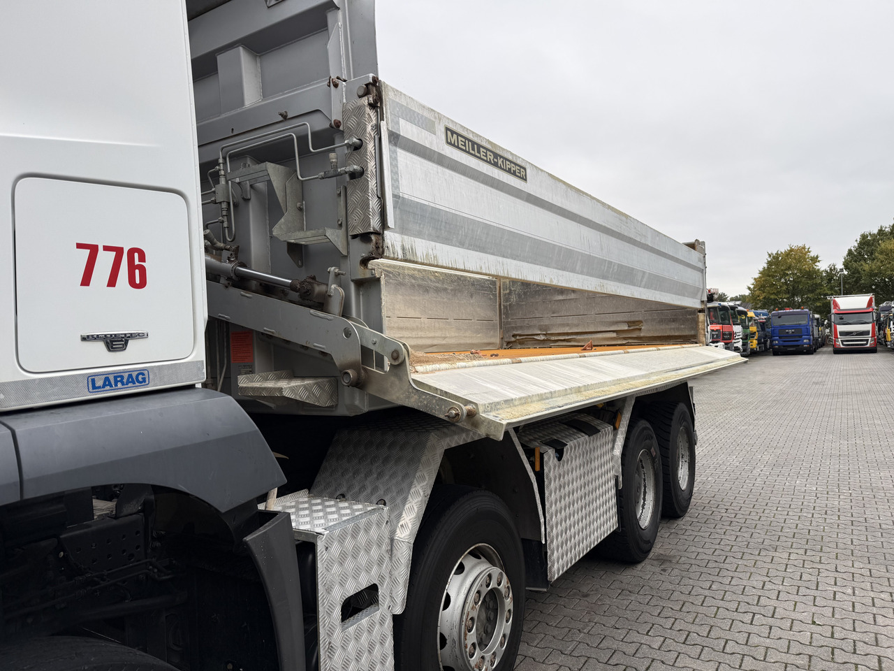 Mercedes-Benz Arocs 3246K 8X4 Meiller - Camion benne: photos 3 Mercedes-Benz Arocs 3246K 8X4 Meiller - Camion benne: photos 3