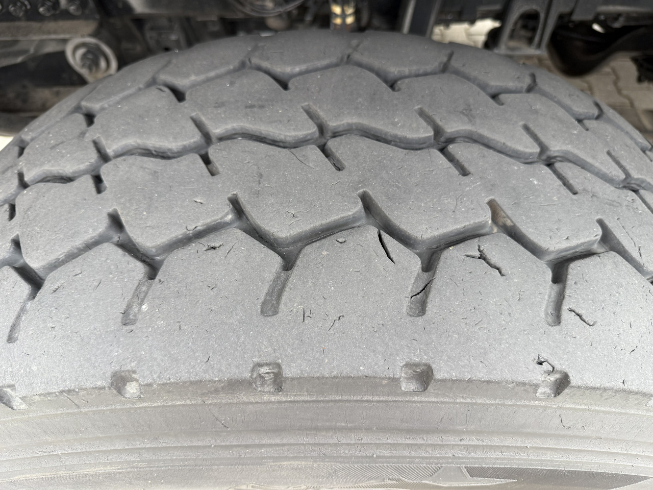 Camion ampliroll, Camion grue Mercedes-Benz Arocs 3251 8X4 Haken mit Kran HMF 2620 K5: photos 15