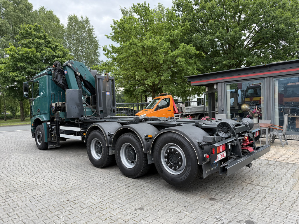 Camion ampliroll, Camion grue Mercedes-Benz Arocs 3251 8X4 Haken mit Kran HMF 2620 K5: photos 13