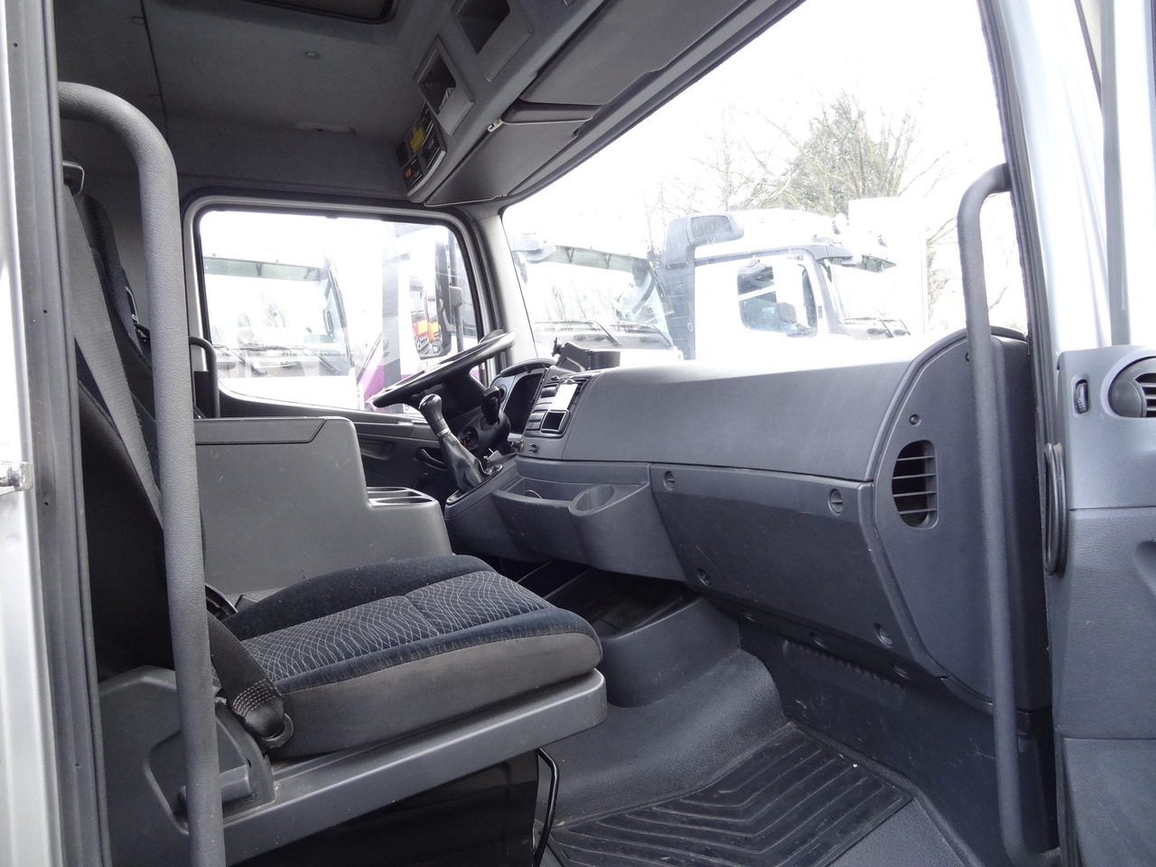 Mercedes-Benz Atego 818 Kran Palfinger 6501 - Camion plateau, Camion grue: photos 4 Mercedes-Benz Atego 818 Kran Palfinger 6501 - Camion plateau, Camion grue: photos 4