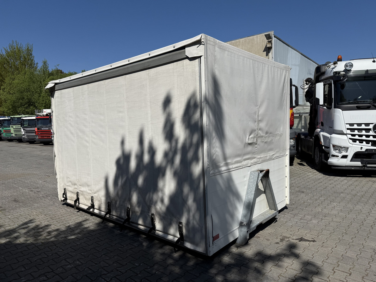 Plane/ Mulde/ Container Ex- Rotes Kreuz - Benne ampliroll: photos 4 Plane/ Mulde/ Container Ex- Rotes Kreuz - Benne ampliroll: photos 4