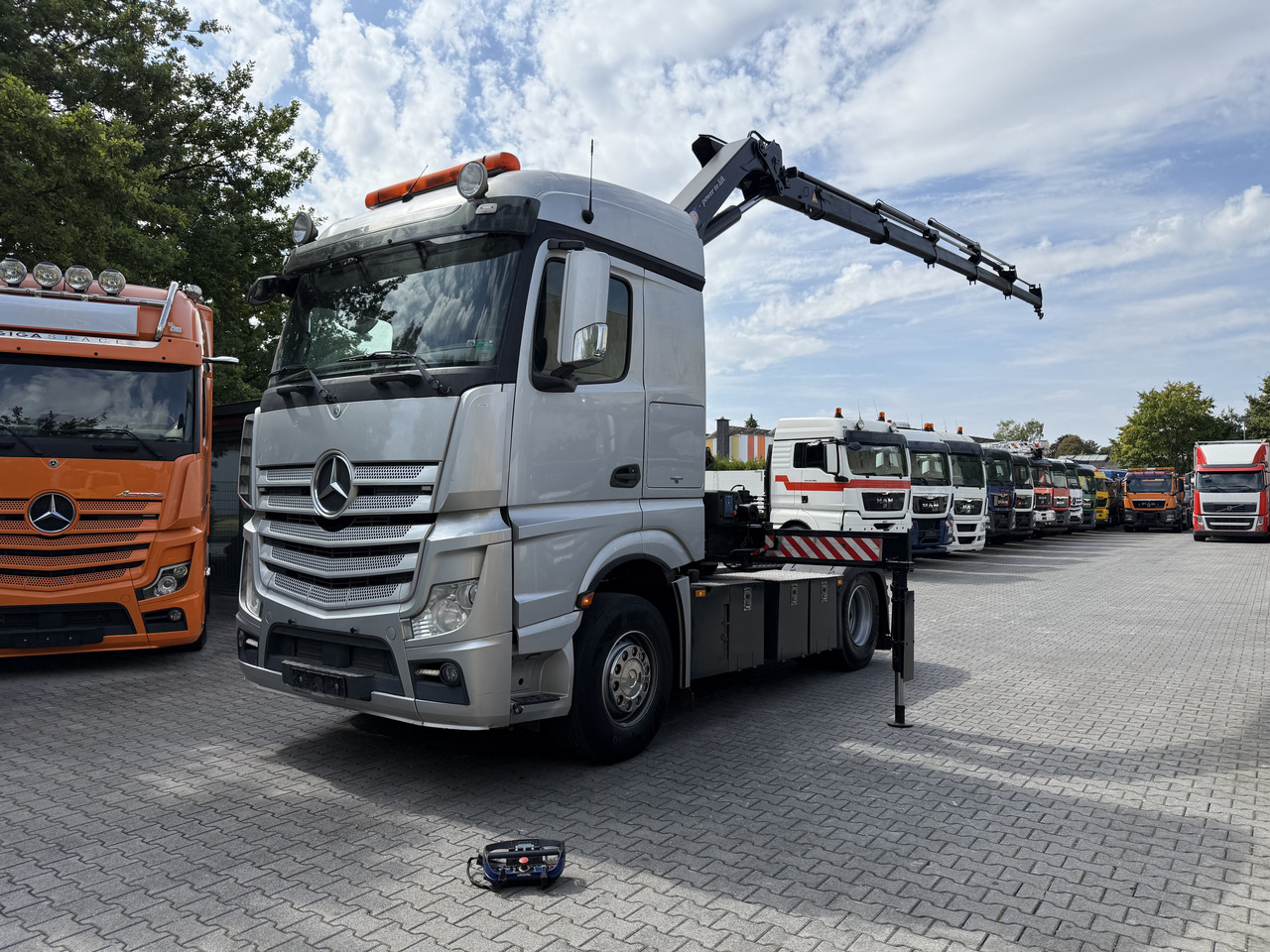 Mercedes-Benz Actros 1842LS Kran HMF 2020 bis 18 Meter - Tracteur routier: photos 1 Mercedes-Benz Actros 1842LS Kran HMF 2020 bis 18 Meter - Tracteur routier: photos 1