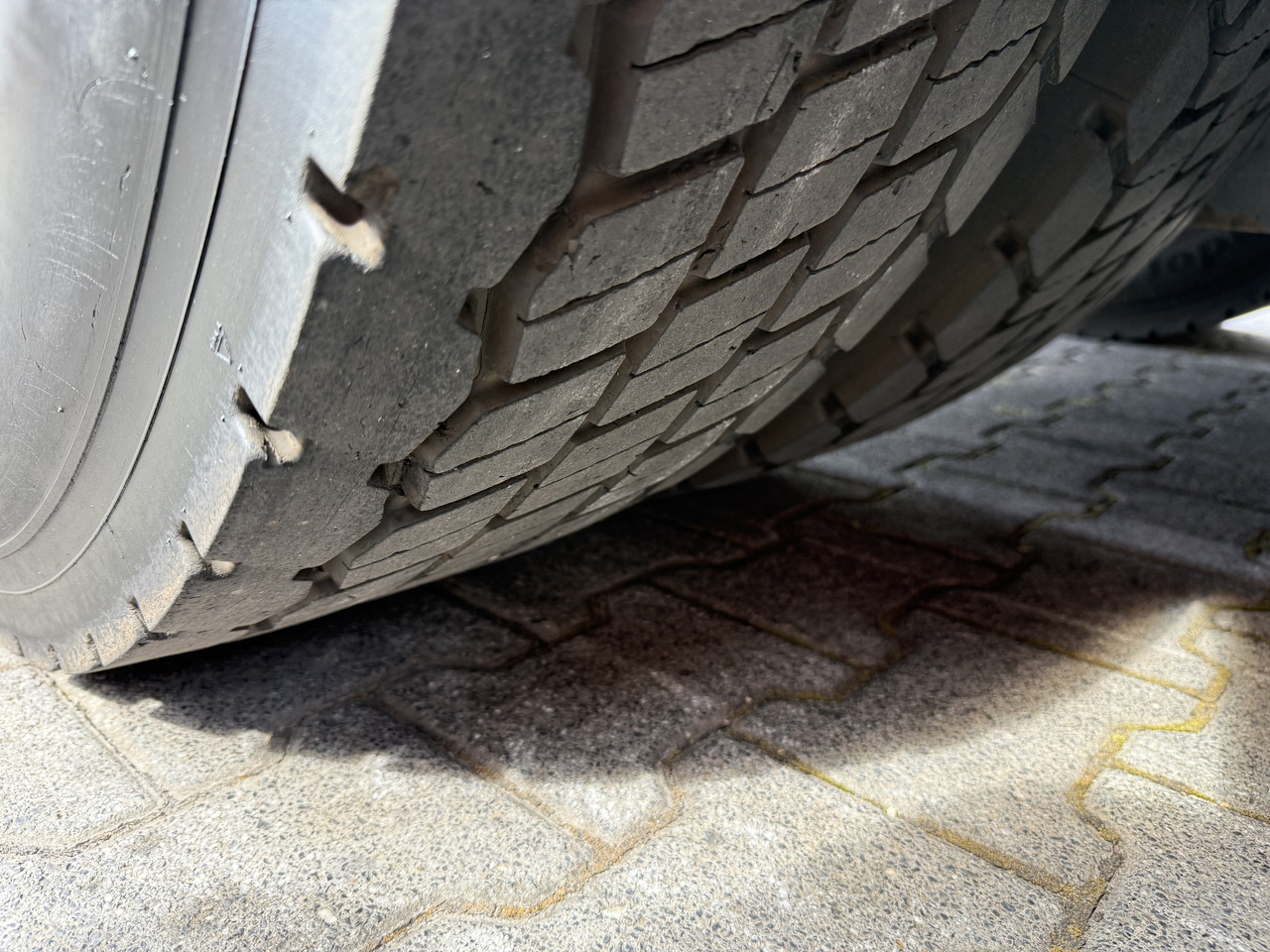 Mercedes-Benz Actros 1842LS Kran HMF 2020 bis 18 Meter - Tracteur routier: photos 2 Mercedes-Benz Actros 1842LS Kran HMF 2020 bis 18 Meter - Tracteur routier: photos 2