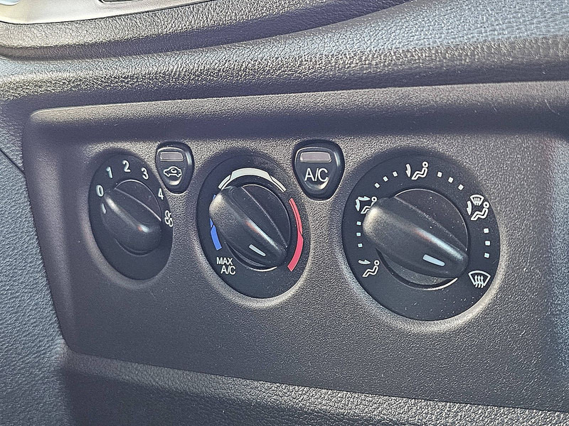 Utilitaire plateau Ford Transit 2.0 TDCI 130: photos 10 Utilitaire plateau Ford Transit 2.0 TDCI 130: photos 10