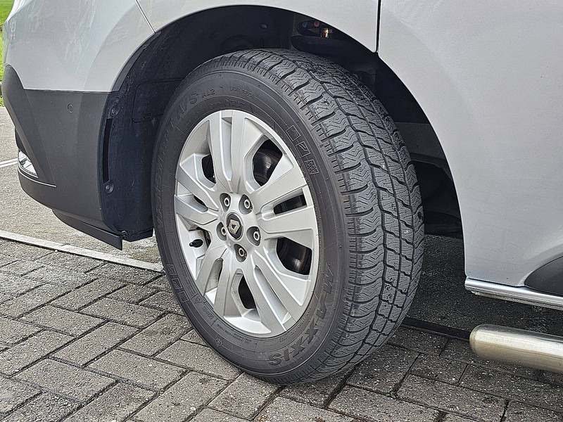 Renault Trafic 2.0 DCI ac aut. 9 pers EURO6 en crédit-bail Renault Trafic 2.0 DCI ac aut. 9 pers EURO6: photos 16 Renault Trafic 2.0 DCI ac aut. 9 pers EURO6 en crédit-bail Renault Trafic 2.0 DCI ac aut. 9 pers EURO6: photos 16