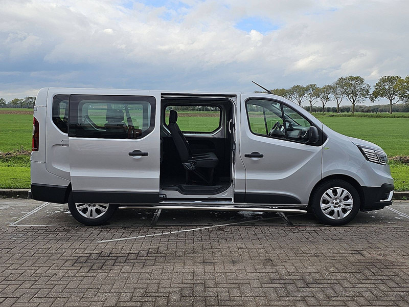 Renault Trafic 2.0 DCI ac aut. 9 pers EURO6 en crédit-bail Renault Trafic 2.0 DCI ac aut. 9 pers EURO6: photos 15 Renault Trafic 2.0 DCI ac aut. 9 pers EURO6 en crédit-bail Renault Trafic 2.0 DCI ac aut. 9 pers EURO6: photos 15