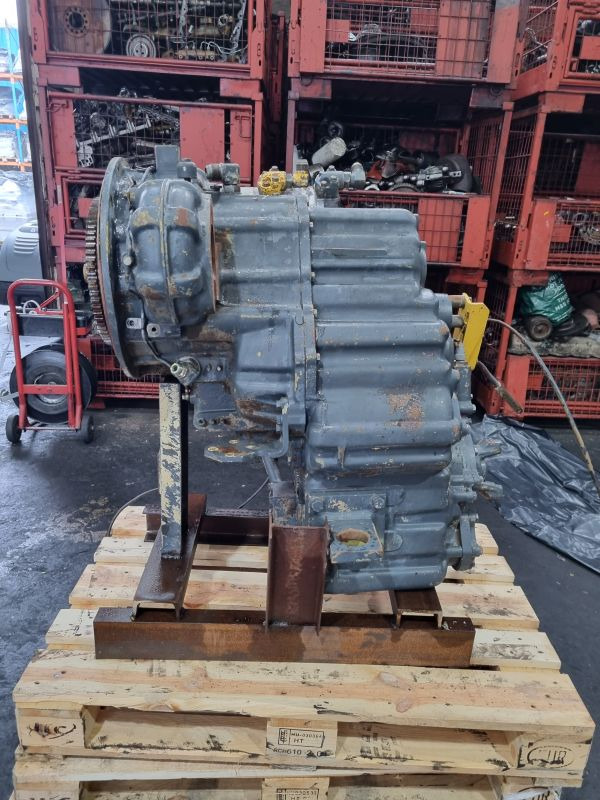 Komatsu WA320-3 Gearbox (Plant) - Boîte de vitesse pour Engins de chantier: photos 5 Komatsu WA320-3 Gearbox (Plant) - Boîte de vitesse pour Engins de chantier: photos 5