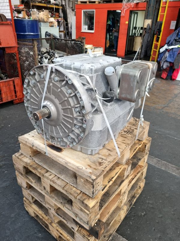 Voith 864.6 F3VTORO-8,5 Gearbox - Boîte de vitesse: photos 1 Voith 864.6 F3VTORO-8,5 Gearbox - Boîte de vitesse: photos 1
