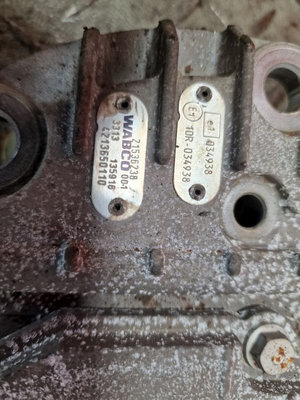 Volvo AT2612D Gearbox ECU Gearbox - Boîte de vitesse: photos 3 Volvo AT2612D Gearbox ECU Gearbox - Boîte de vitesse: photos 3