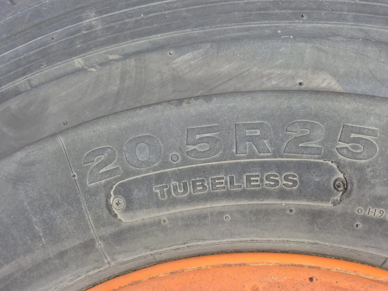 Bridgestone 20.5R25 - Pneu: photos 3 Bridgestone 20.5R25 - Pneu: photos 3