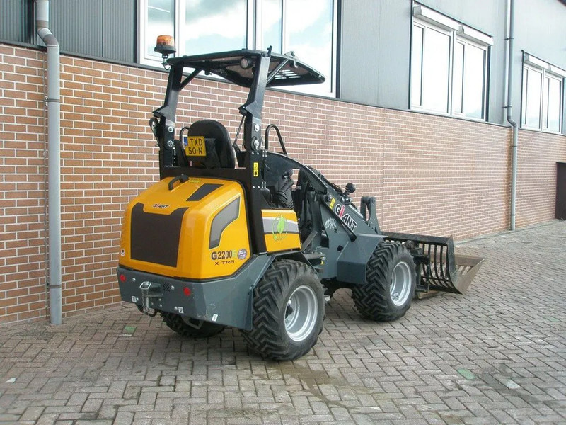 Giant G2200E - Chargeuse compacte sur chenilles: photos 3 Giant G2200E - Chargeuse compacte sur chenilles: photos 3